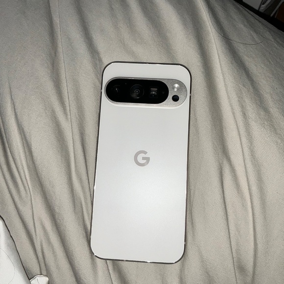 Google Pixel 9 pro with Google pixel watch 2 - Picture 2 of 7
